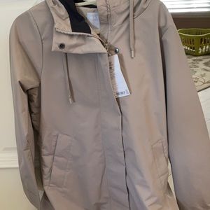 Athletes forecast rain shell